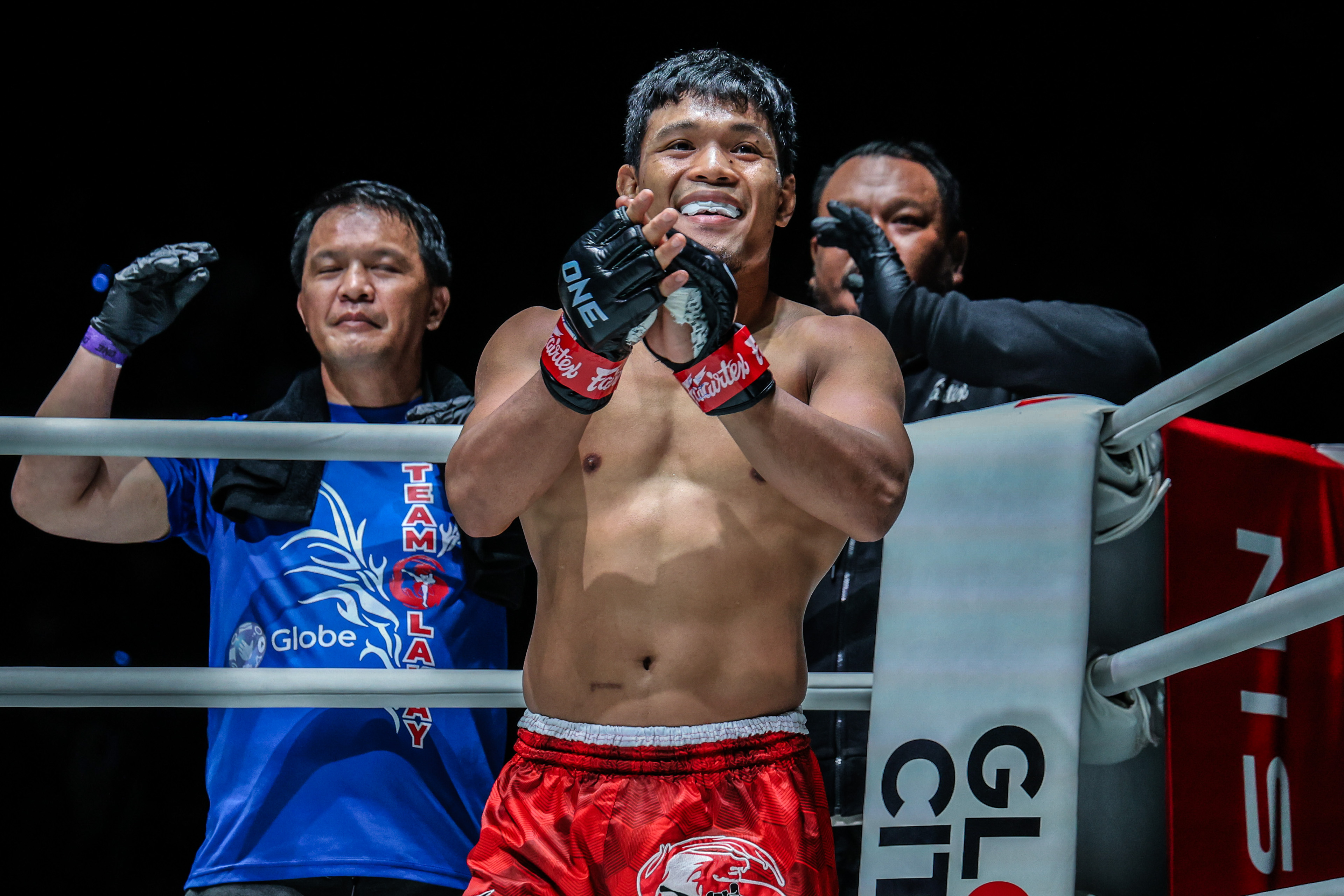 Mark Sangiao stands in Carlo Bumina-ang's corner