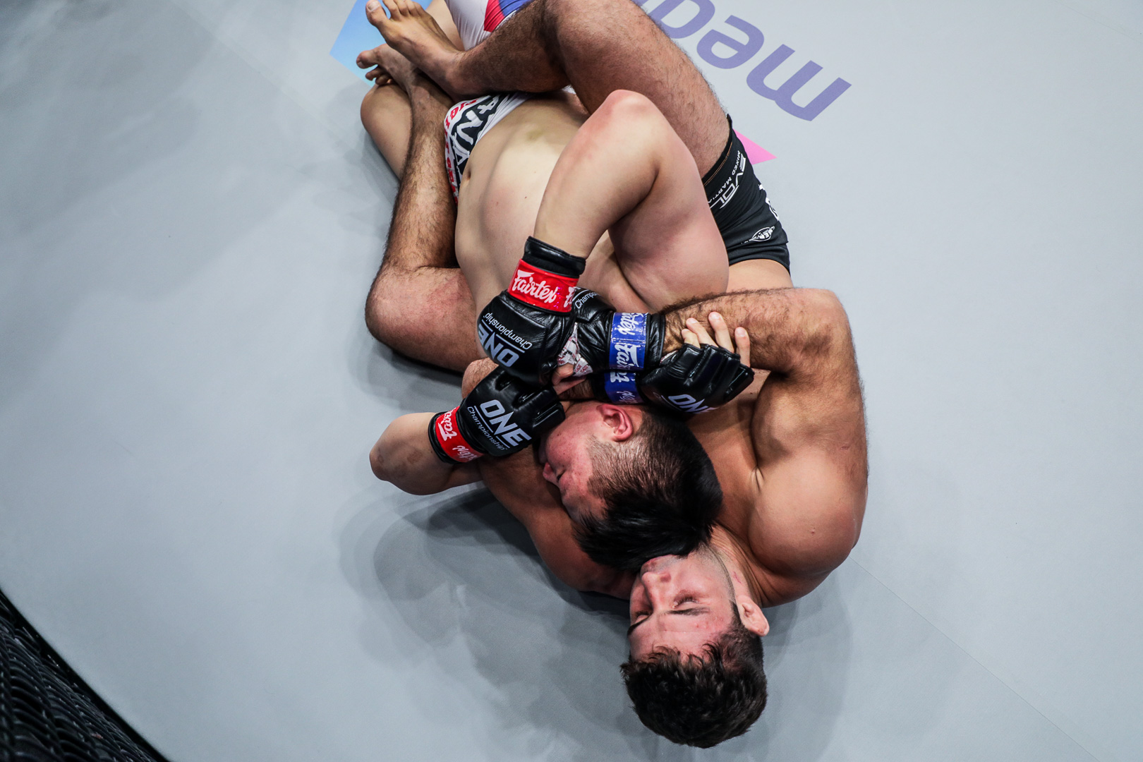 Buchecha locks in a rear-naked choke on Kang Ji Won at ONE: WINTER WARRIORS.