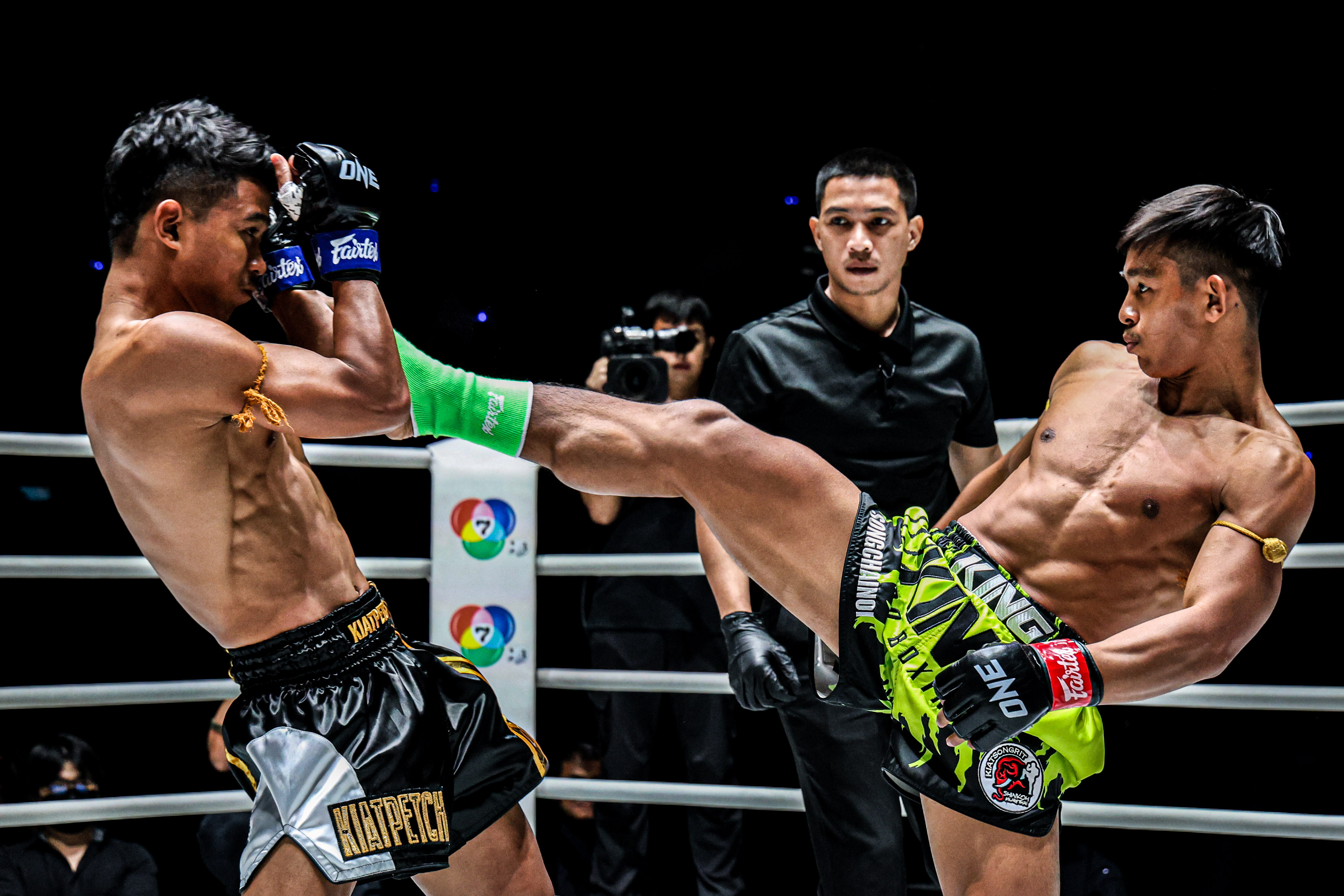 Songchainoi Kiatsongrit Rak Erawan ONE Friday Fights 71 8