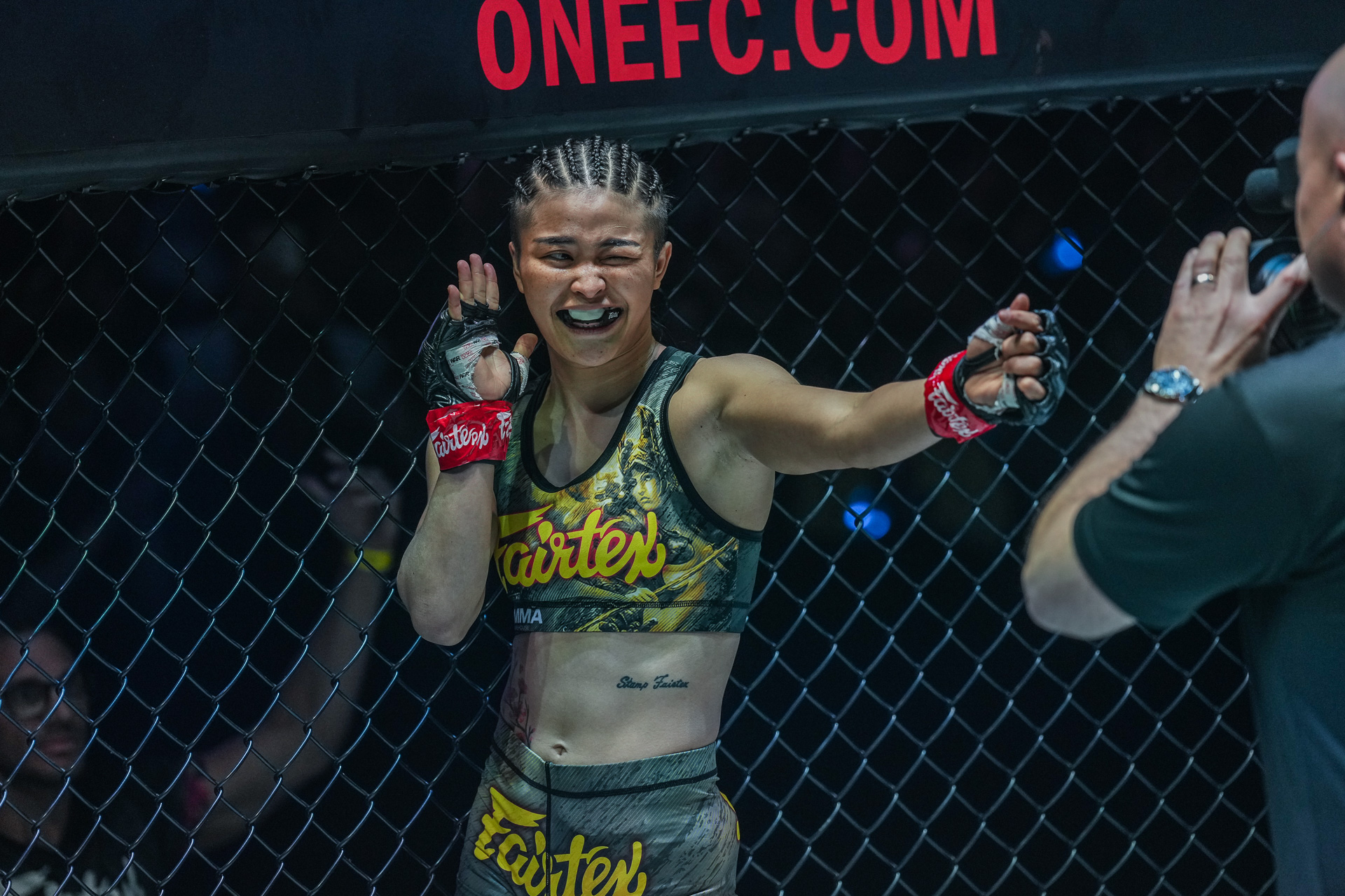 Stamp Fairtex Alyse Anderson ONE Fight Night 10 8